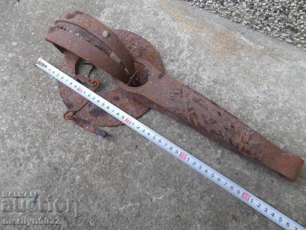 An antique hand forged trap - 6 An antique hand forged trap - 6