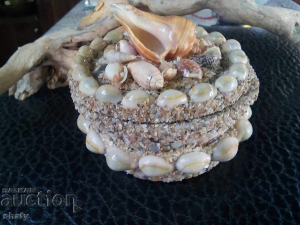 Auction A beautiful jewelry box Auction A beautiful jewelry box