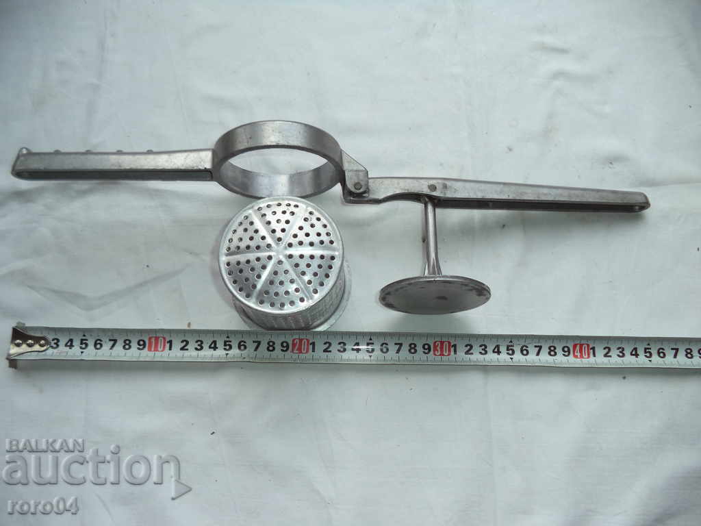 STARA BULGARIAN ALUMINUM GIRL PRESS - EXCELLENT with price 18.00 BGN | € 9.20 STARA BULGARIAN ALUMINUM GIRL PRESS - EXCELLENT with price 18.00 BGN | € 9.20