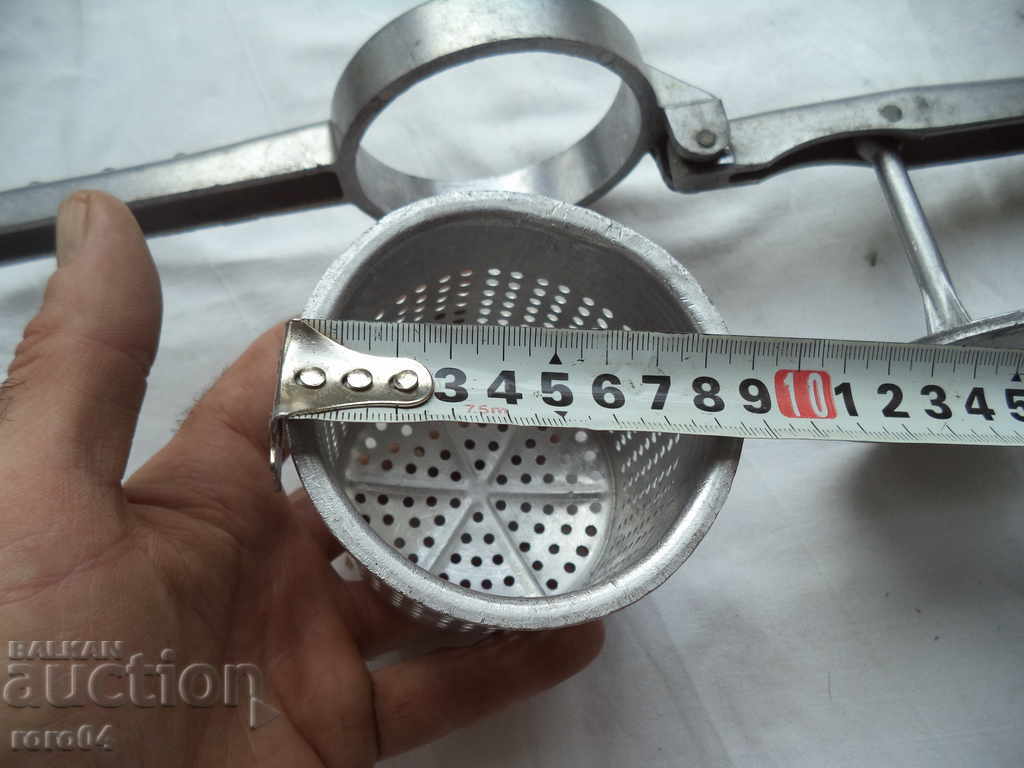 Auction STARA BULGARIAN ALUMINUM GIRL PRESS - EXCELLENT Auction STARA BULGARIAN ALUMINUM GIRL PRESS - EXCELLENT