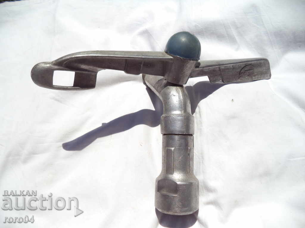 Auction LARGE OLD ALUMINUM IRRIGATION CRANE - POWER 30 Auction LARGE OLD ALUMINUM IRRIGATION CRANE - POWER 30