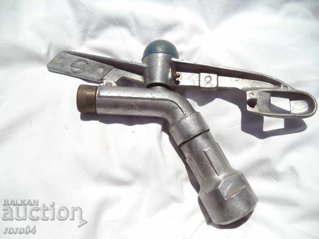 Delivery of LARGE OLD ALUMINUM IRRIGATION CRANE - POWER 30 Delivery of LARGE OLD ALUMINUM IRRIGATION CRANE - POWER 30