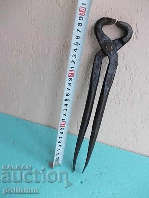 Delivery of Old Albanian pliers Delivery of Old Albanian pliers