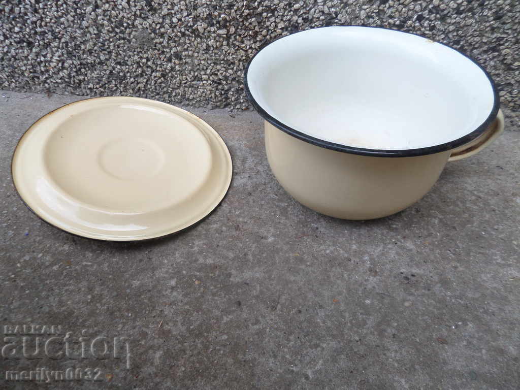 Enamelled crooked crook pot enamelled lid cover USSR enamel with price 45.00 BGN | € 23.01 Enamelled crooked crook pot enamelled lid cover USSR enamel with price 45.00 BGN | € 23.01