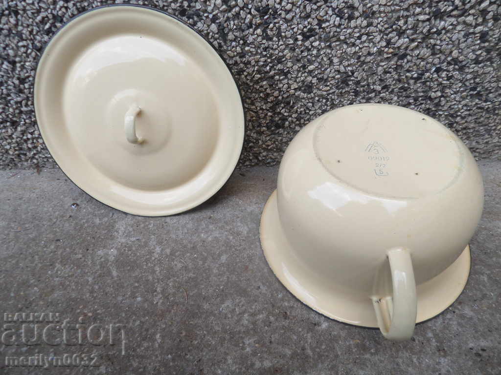 Enamelled crooked crook pot enamelled lid cover USSR enamel - 6 Enamelled crooked crook pot enamelled lid cover USSR enamel - 6