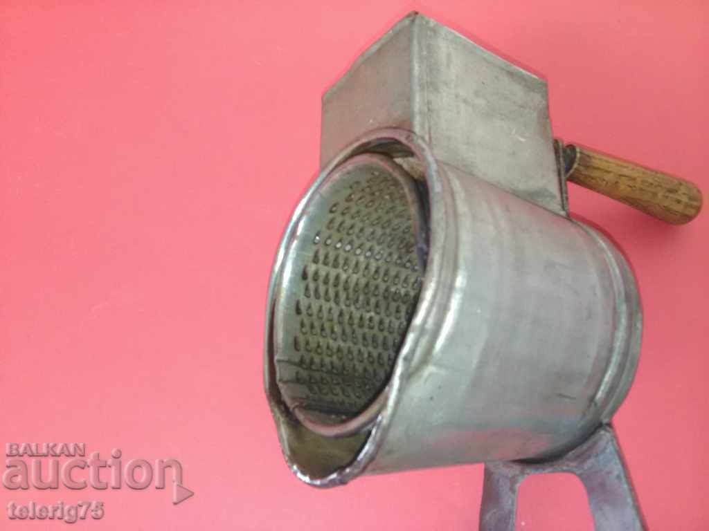 Auction Old Quality Metal Nut Grinder 'BT' - Bulgaria Auction Old Quality Metal Nut Grinder 'BT' - Bulgaria
