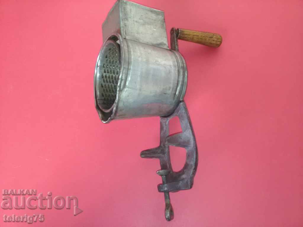 Delivery of Old Quality Metal Nut Grinder 'BT' - Bulgaria Delivery of Old Quality Metal Nut Grinder 'BT' - Bulgaria