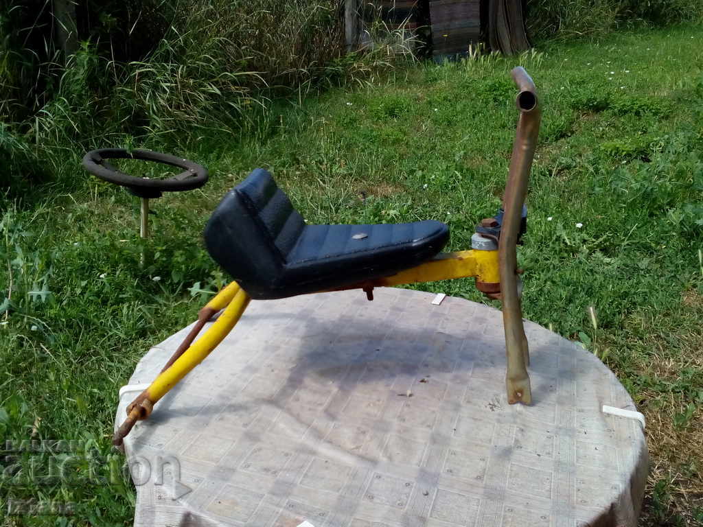 Licitație Un cadru vechi pentru copii