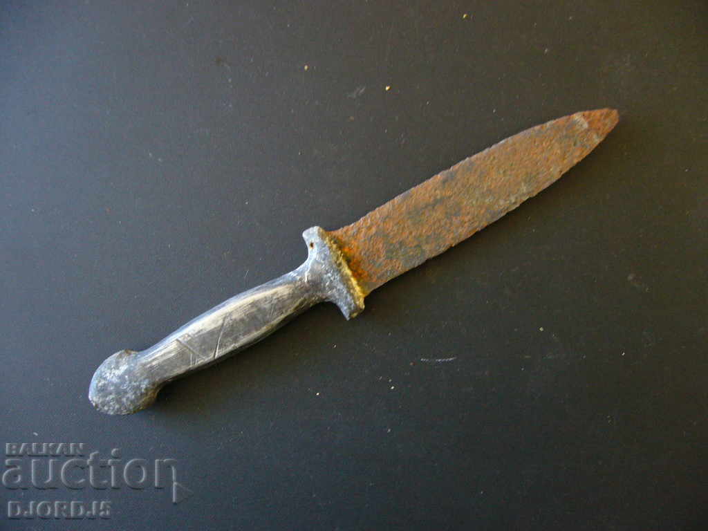 Old dagger with price 7.00 BGN | € 3.58 Old dagger with price 7.00 BGN | € 3.58