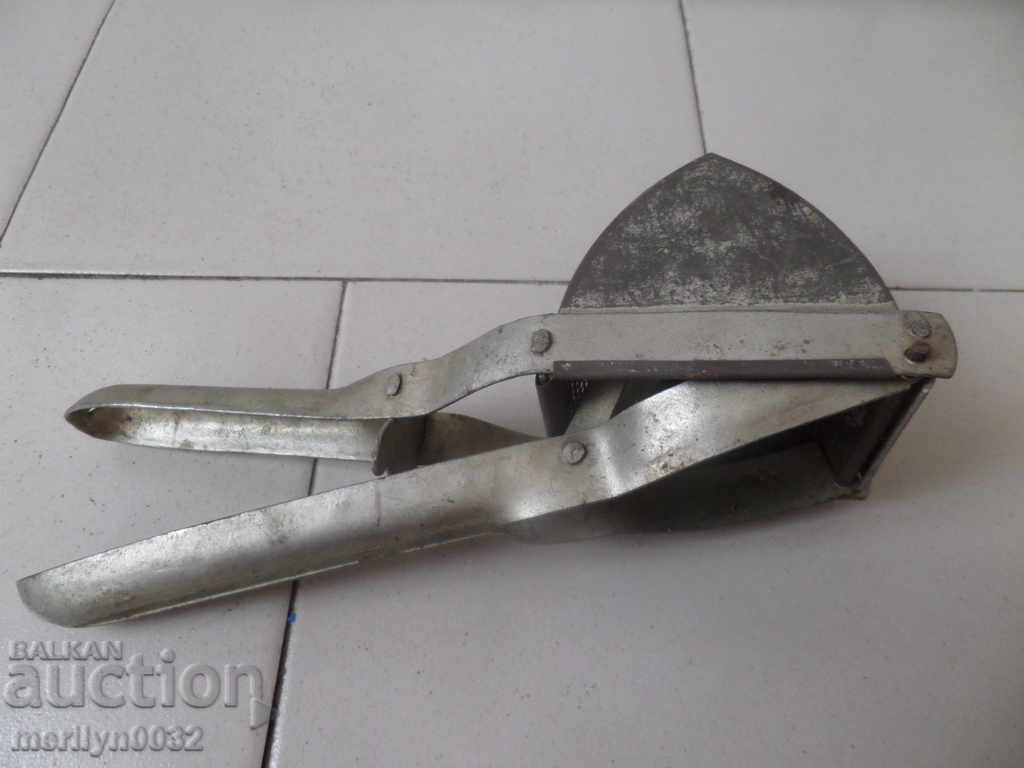 Potato press with price 32.00 BGN | € 16.36 Potato press with price 32.00 BGN | € 16.36