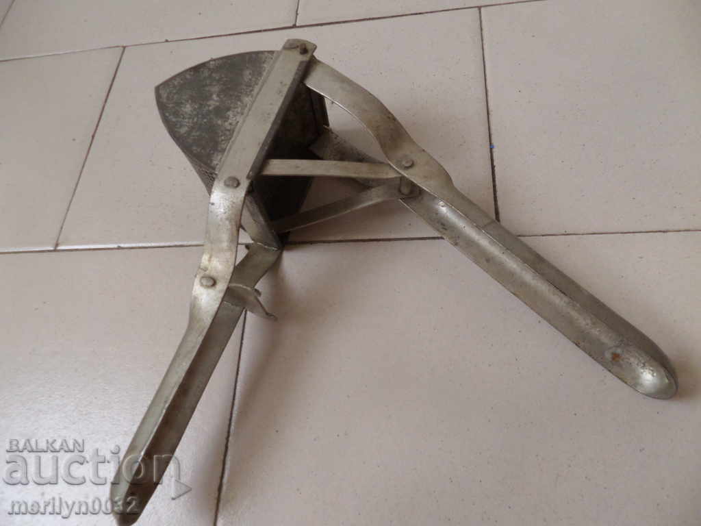 Delivery of Potato press Delivery of Potato press