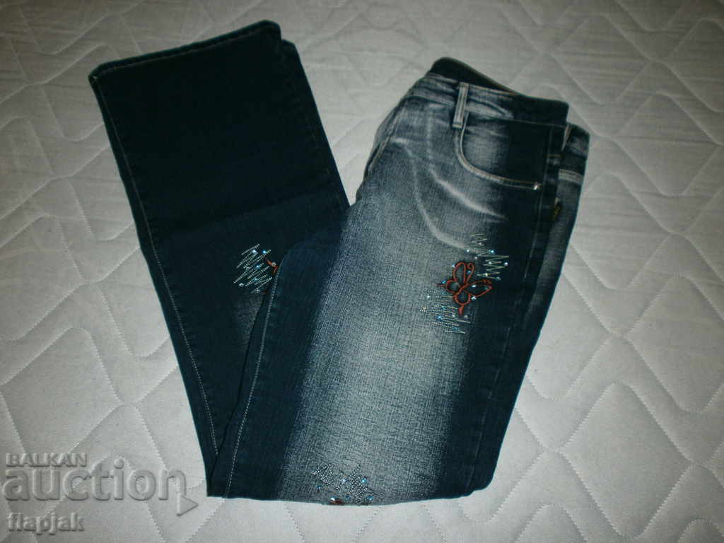Οι γυναίκες τζιν με τιμή 25.00 BGN | € 12.78 Οι γυναίκες τζιν με τιμή 25.00 BGN | € 12.78