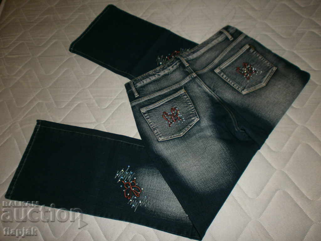 Δημοπρασία Οι γυναίκες τζιν Δημοπρασία Οι γυναίκες τζιν