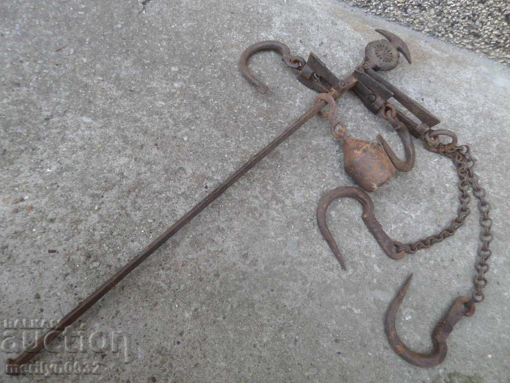 Ottoman scales with top, scale, weights, wrought iron Ottoman scales with top, scale, weights, wrought iron