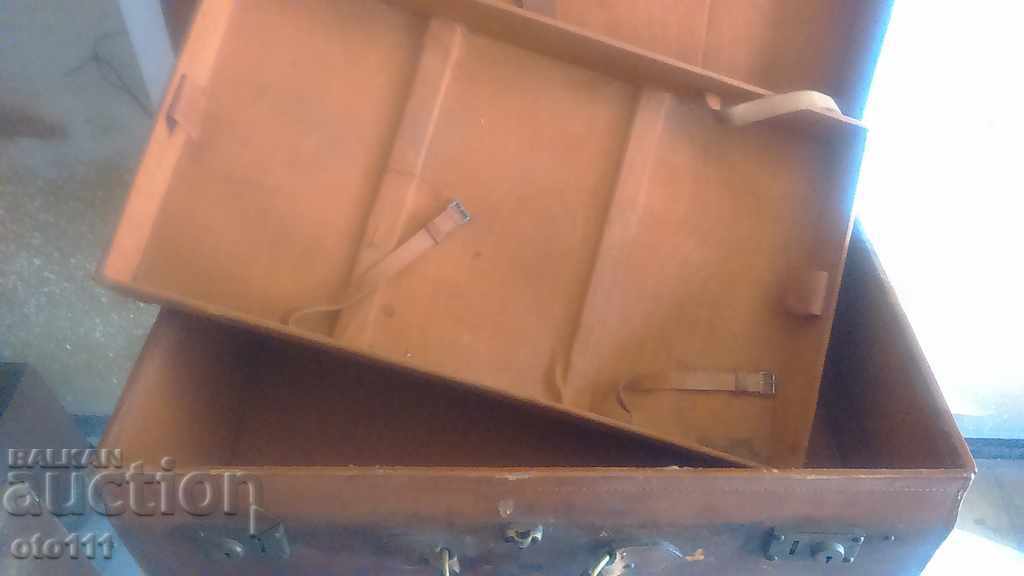 Доставка на СТАР ГОЛЯМ КОЖЕН КУФАР ОТ ЦАРСКО ВРЕМЕ Доставка на СТАР ГОЛЯМ КОЖЕН КУФАР ОТ ЦАРСКО ВРЕМЕ