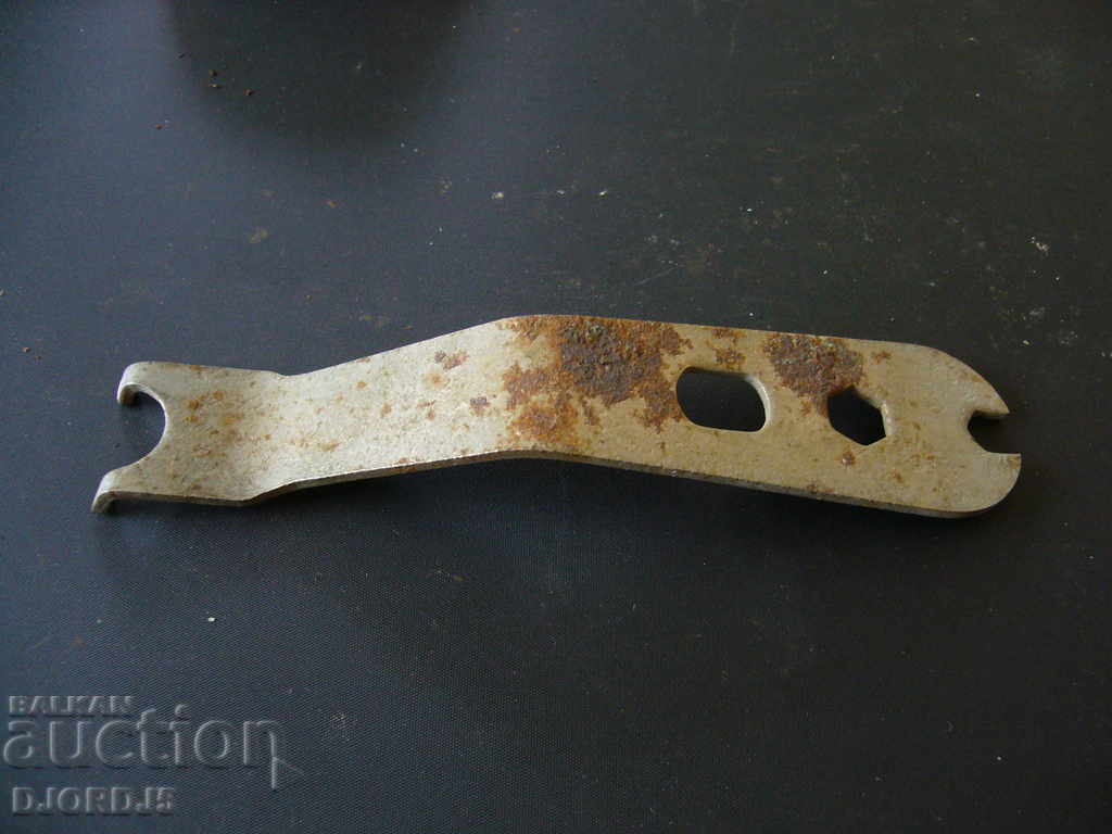 Cheia veche de biciclete cu preț 2.00 BGN | € 1.02 Cheia veche de biciclete cu preț 2.00 BGN | € 1.02