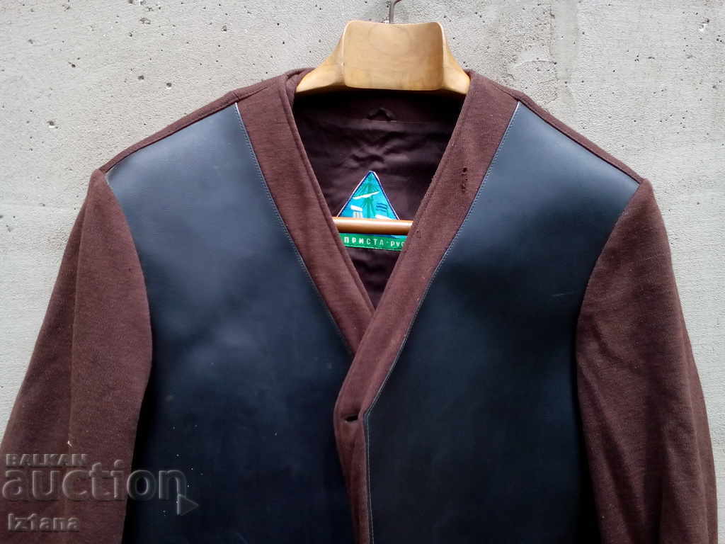 Old jacket with price 15.00 BGN | € 7.67 Old jacket with price 15.00 BGN | € 7.67