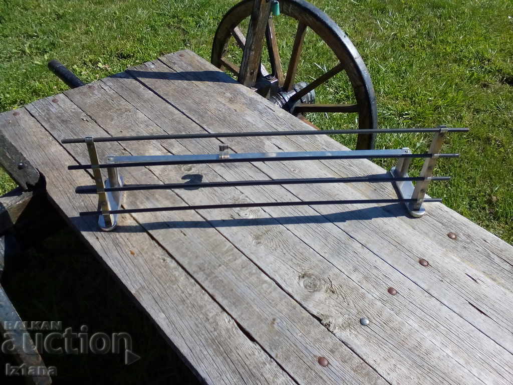 Auction An old metal hanger Auction An old metal hanger