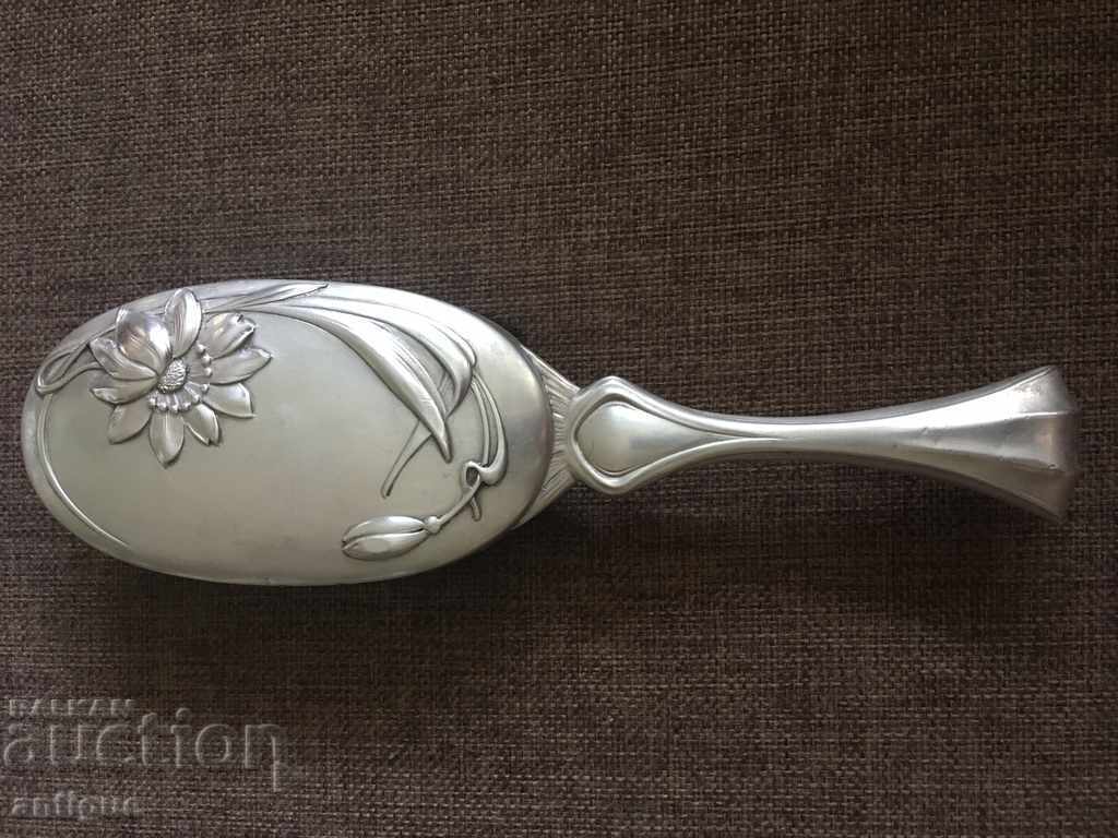 Ασημένια βούρτσα ρούχων - Αυστρία, Βιέννη, Σεκέσιον 19ος αιώνας με τιμή € 230.00 | 449.84 BGN Ασημένια βούρτσα ρούχων - Αυστρία, Βιέννη, Σεκέσιον 19ος αιώνας με τιμή € 230.00 | 449.84 BGN