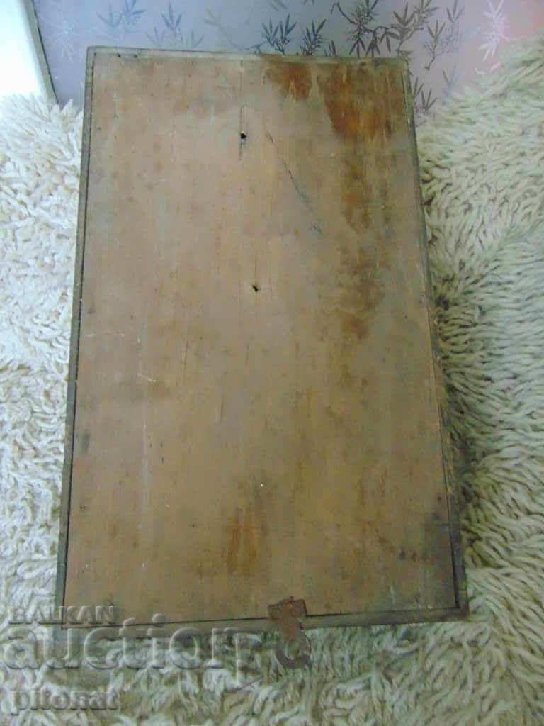 Delivery of Antique wooden mailbox Delivery of Antique wooden mailbox