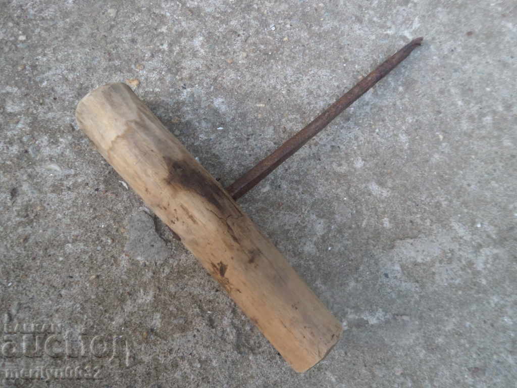 Antique matcap, drill, drill, wrought iron with price 39.00 BGN | € 19.94 Antique matcap, drill, drill, wrought iron with price 39.00 BGN | € 19.94