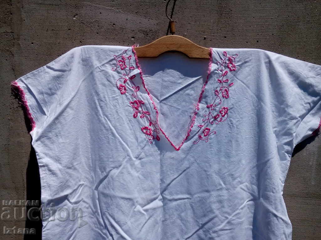 Old nightgown, shirt with price 10.00 BGN | € 5.11 Old nightgown, shirt with price 10.00 BGN | € 5.11