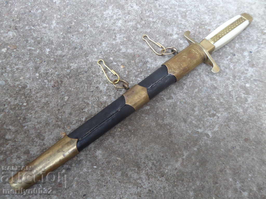 Licitație Jachetă de ofițer naval, cuțit pumnal cu mâner Navy NRB Licitație Jachetă de ofițer naval, cuțit pumnal cu mâner Navy NRB