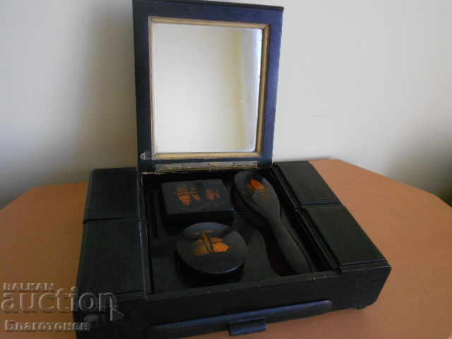 Vietnamese hand-painted jewelry box with price 70.00 BGN | € 35.79