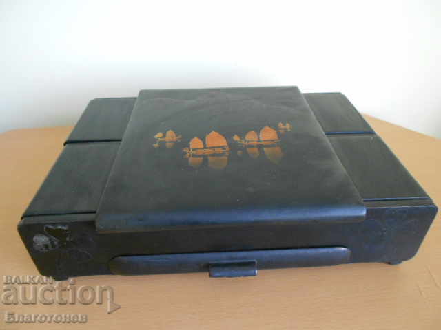 Vietnamese hand-painted jewelry box - 7