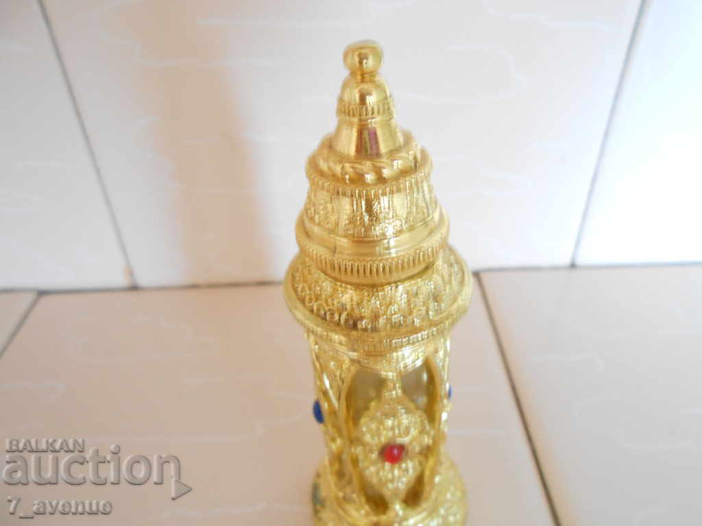 Delivery of Original oriental perfume bottle with ornaments