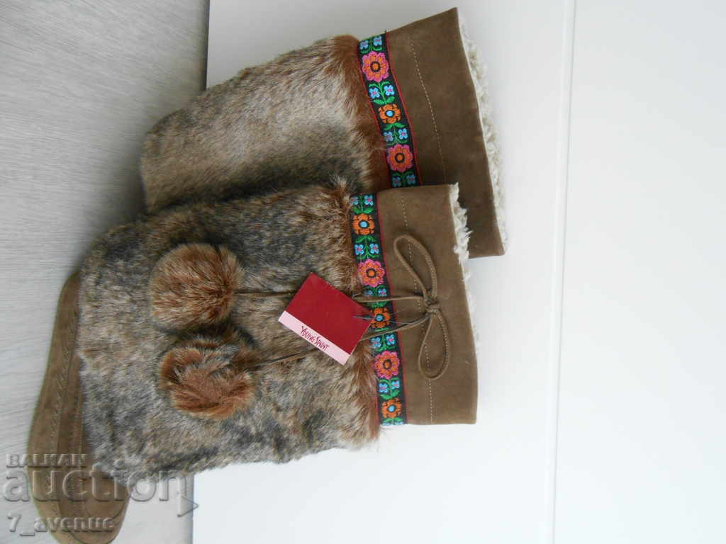 Auction autumn-winter boots, type Pocahontas, new, size 40, res. 39 Auction autumn-winter boots, type Pocahontas, new, size 40, res. 39