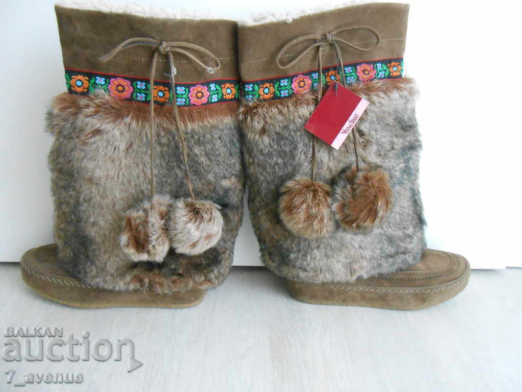 Delivery of autumn-winter boots, type Pocahontas, new, size 40, res. 39 Delivery of autumn-winter boots, type Pocahontas, new, size 40, res. 39