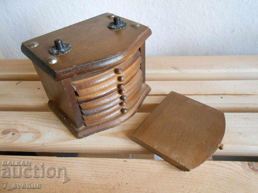 Ενδιαφέρουσες ξύλινες και φελλός ποτηροθήκες, σετ - 5