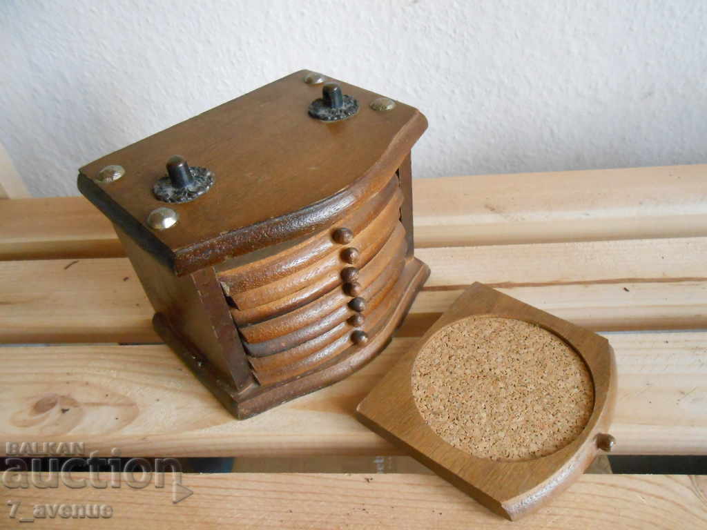 Ενδιαφέρουσες ξύλινες και φελλός ποτηροθήκες, σετ - 6