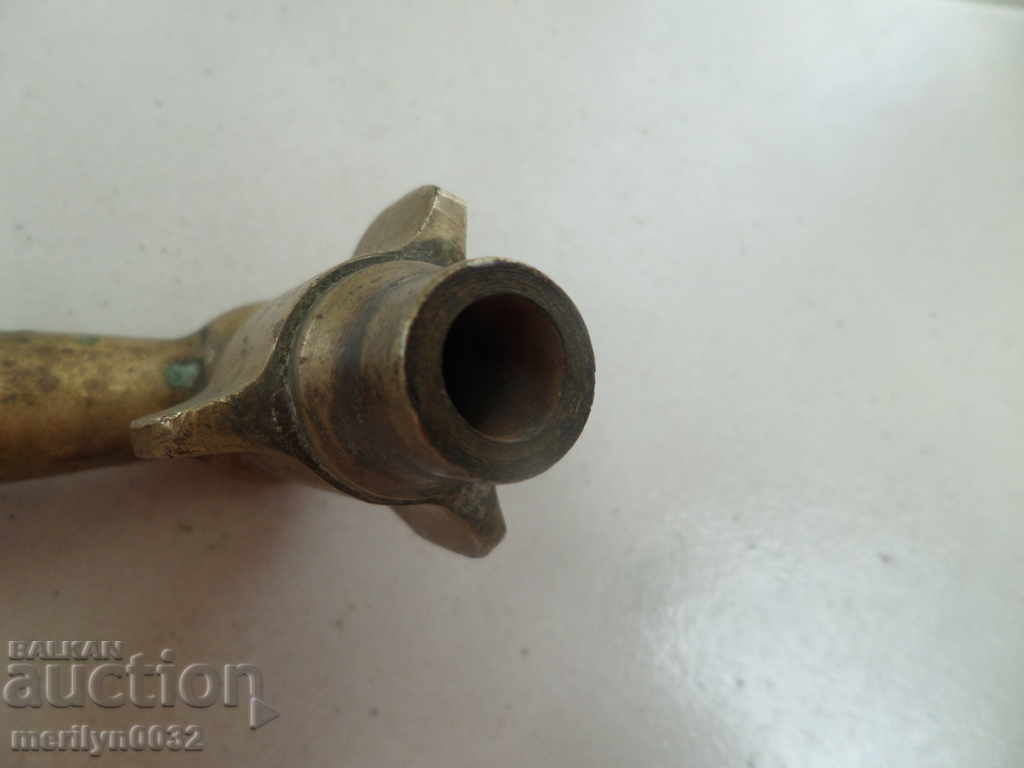 Livrarea Robinet vechi de bronz, robinet, cioc, robinet Livrarea Robinet vechi de bronz, robinet, cioc, robinet