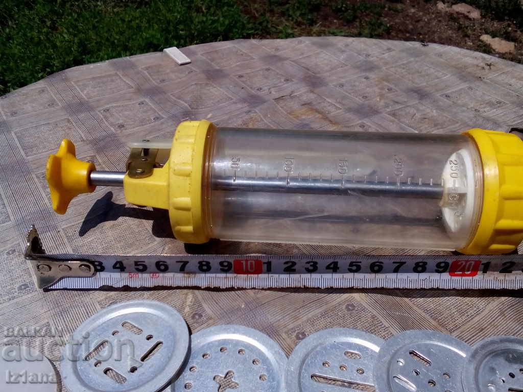 Παλιά σύριγγα για γλυκά με τιμή 20.00 BGN | € 10.23