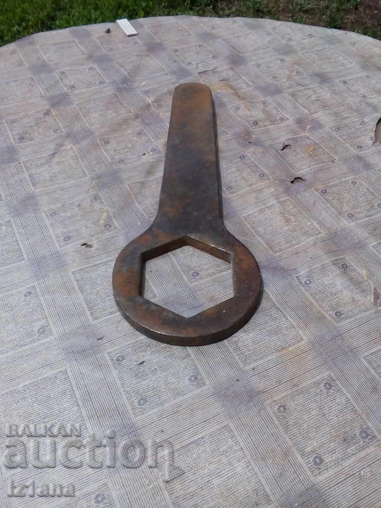 An old wrench with price 15.00 BGN | € 7.67