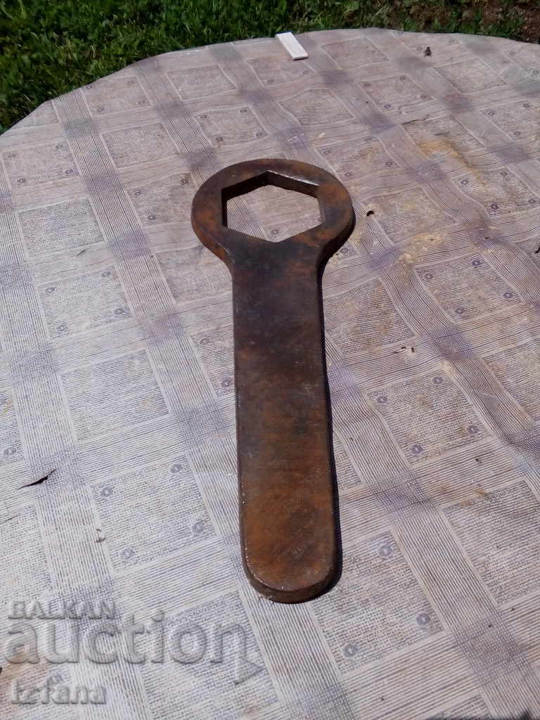 Delivery of An old wrench