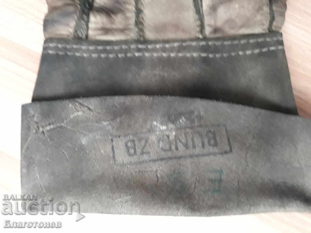 Licitație Brigada de pompieri și mănuși germane Licitație Brigada de pompieri și mănuși germane