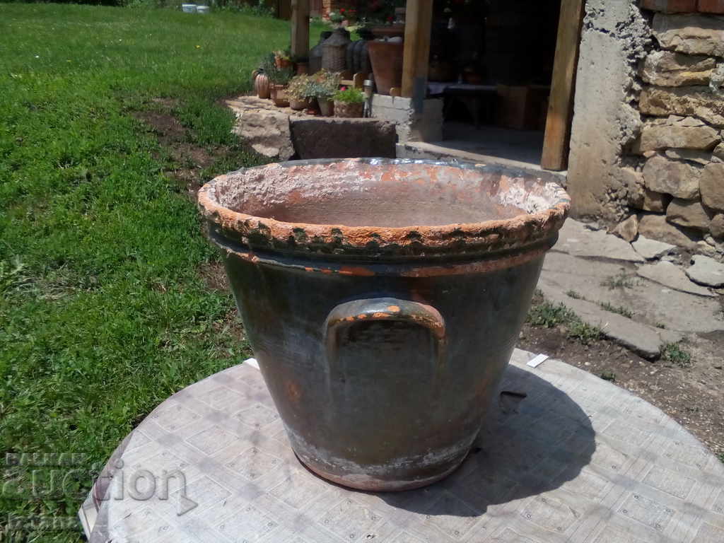 An old ceramic pot, ceramics with price 40.00 BGN | € 20.45 An old ceramic pot, ceramics with price 40.00 BGN | € 20.45