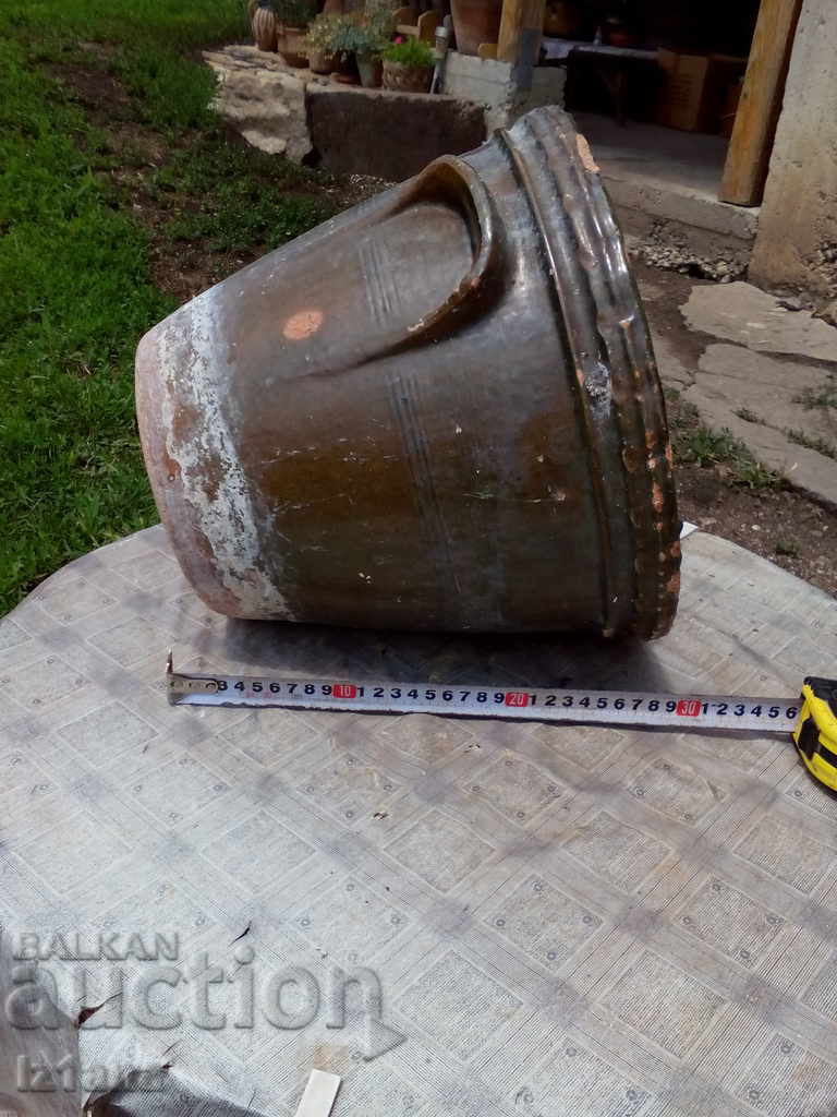 Delivery of An old ceramic pot, ceramics Delivery of An old ceramic pot, ceramics