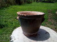 O oală veche de ceramică, ceramică