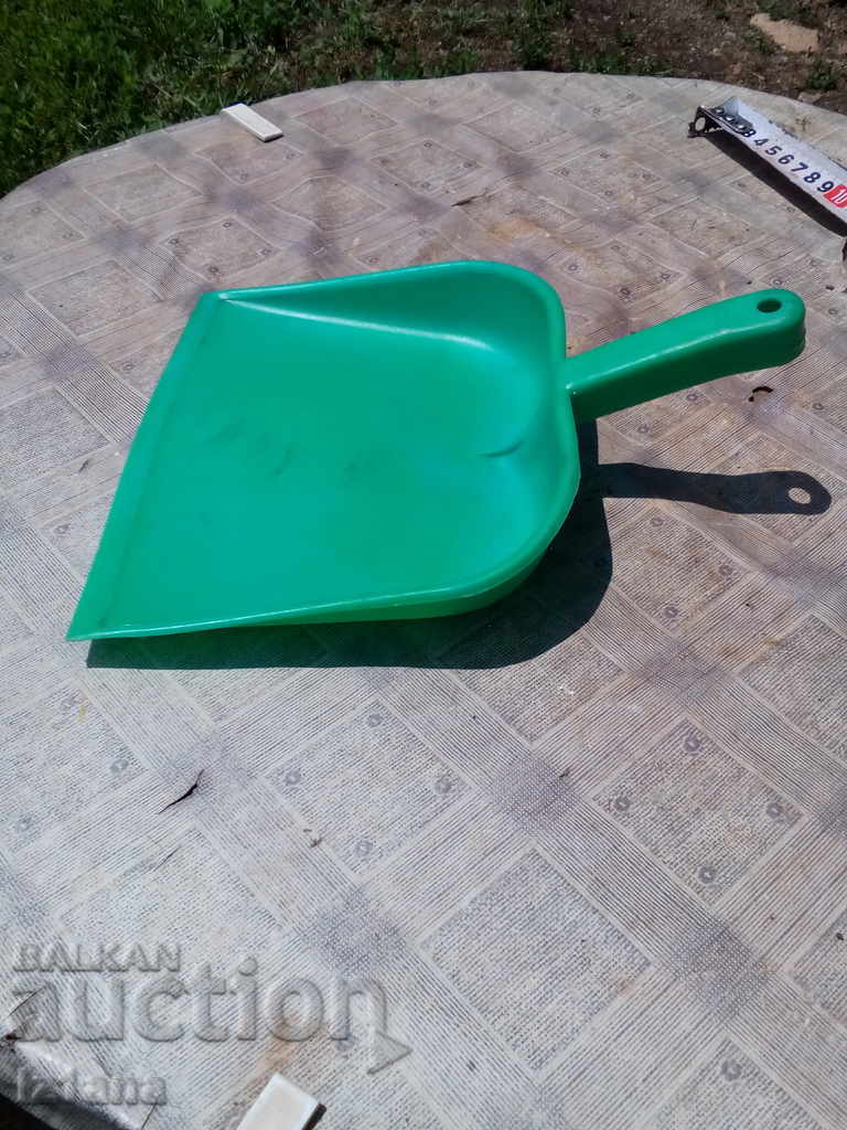 Auction An old kitchen blade Auction An old kitchen blade