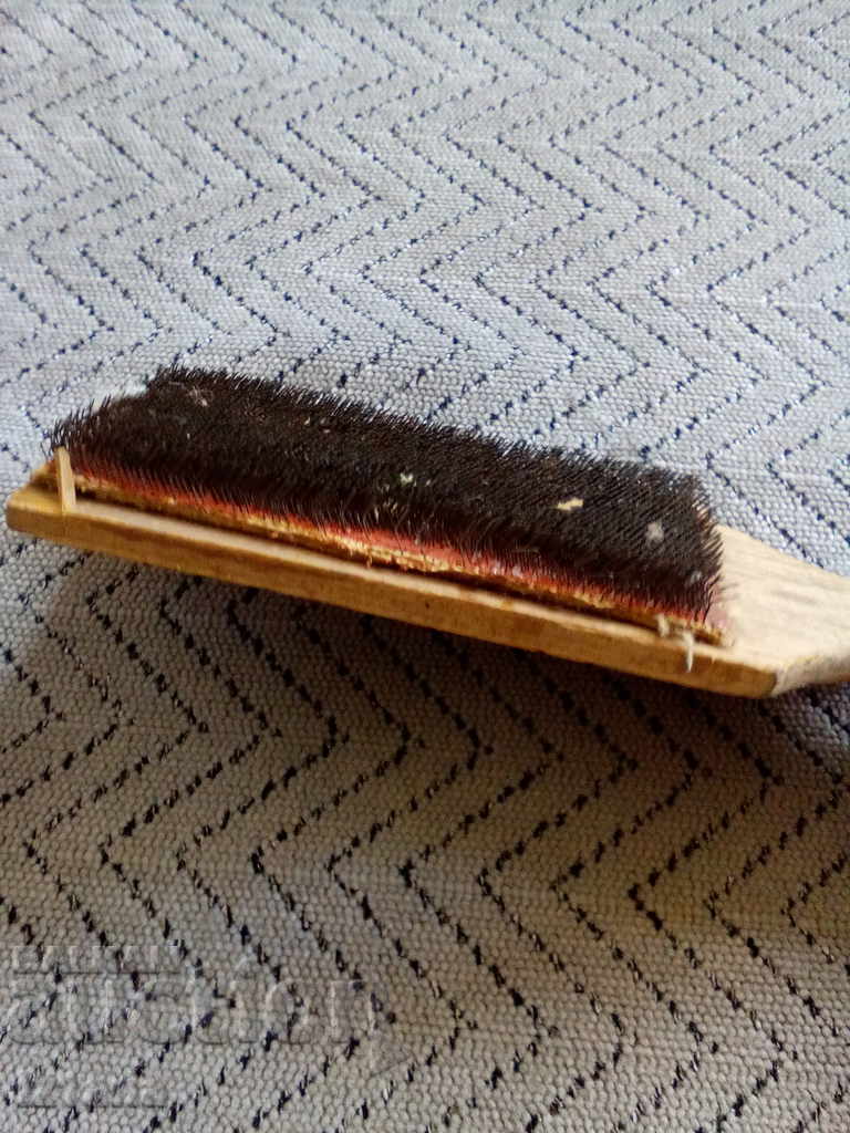An old wire brush with price 10.00 BGN | € 5.11 An old wire brush with price 10.00 BGN | € 5.11