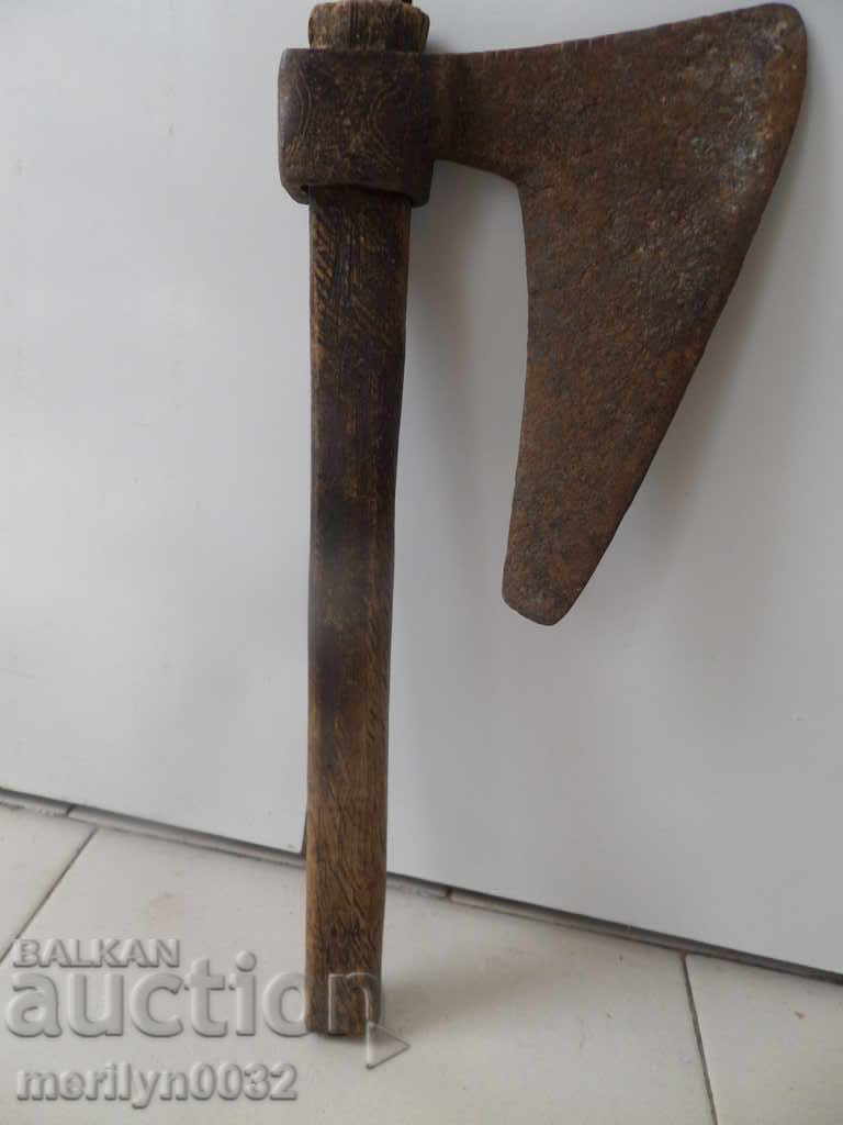 Old ax, curve with gravure toothed saber hat punch - 7 Old ax, curve with gravure toothed saber hat punch - 7