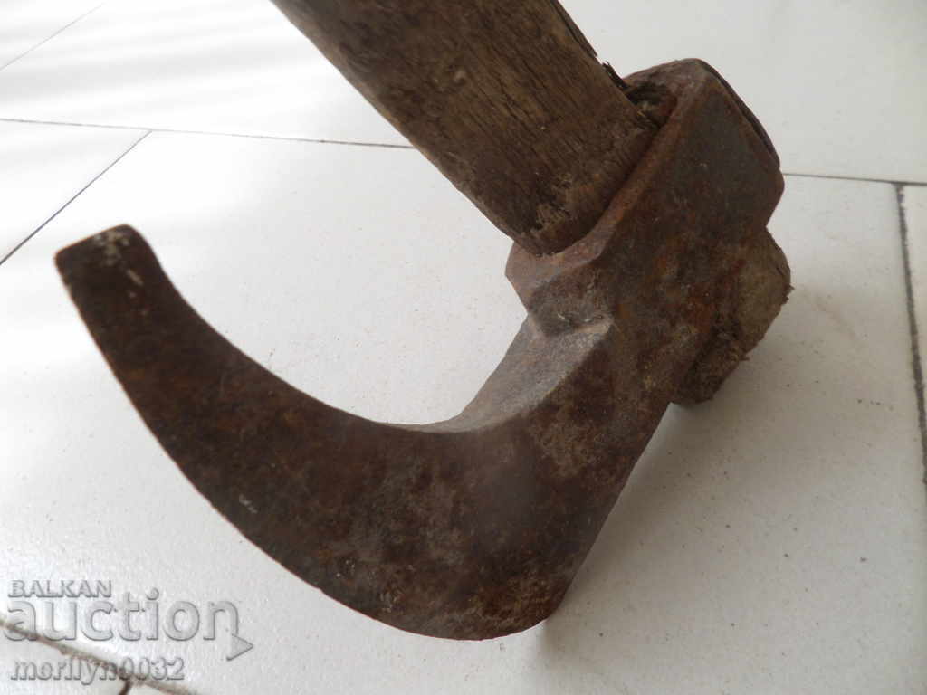 Old ax ax toot hat with price 49.00 BGN | € 25.05 Old ax ax toot hat with price 49.00 BGN | € 25.05