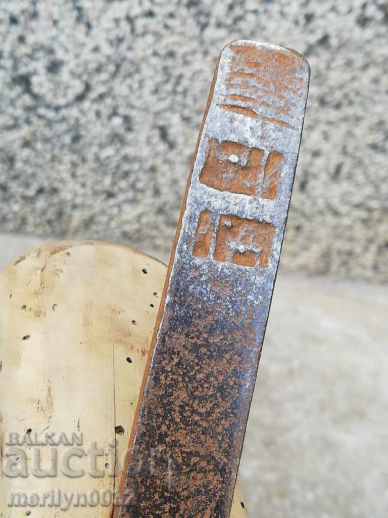 Auction An old woodworking planer with a knife Auction An old woodworking planer with a knife