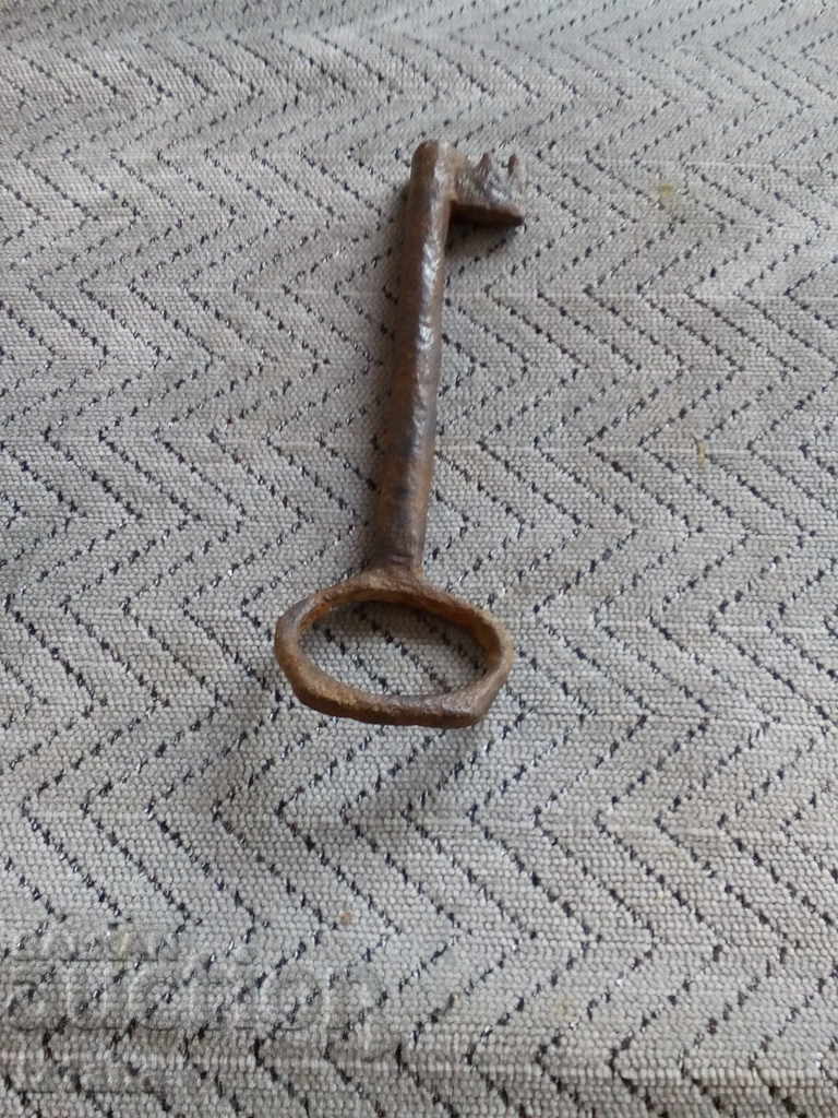 An old key with price 10.00 BGN | € 5.11 An old key with price 10.00 BGN | € 5.11