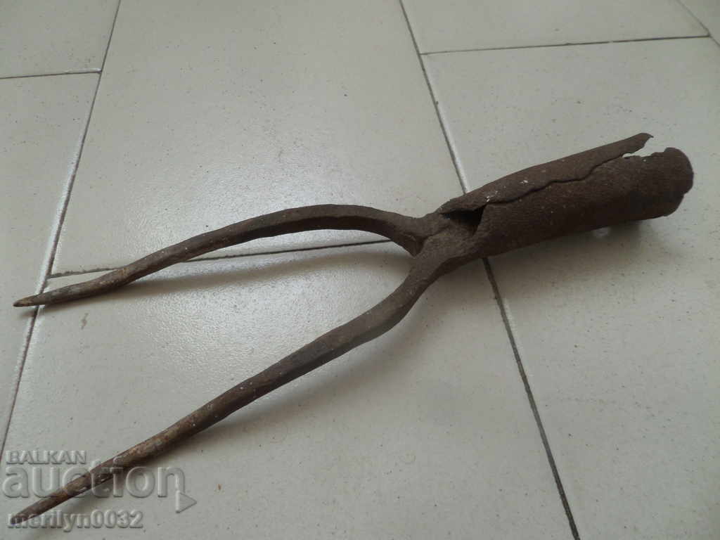 Double tooth, beet harvester, wrought iron with price 29.00 BGN | € 14.83 Double tooth, beet harvester, wrought iron with price 29.00 BGN | € 14.83