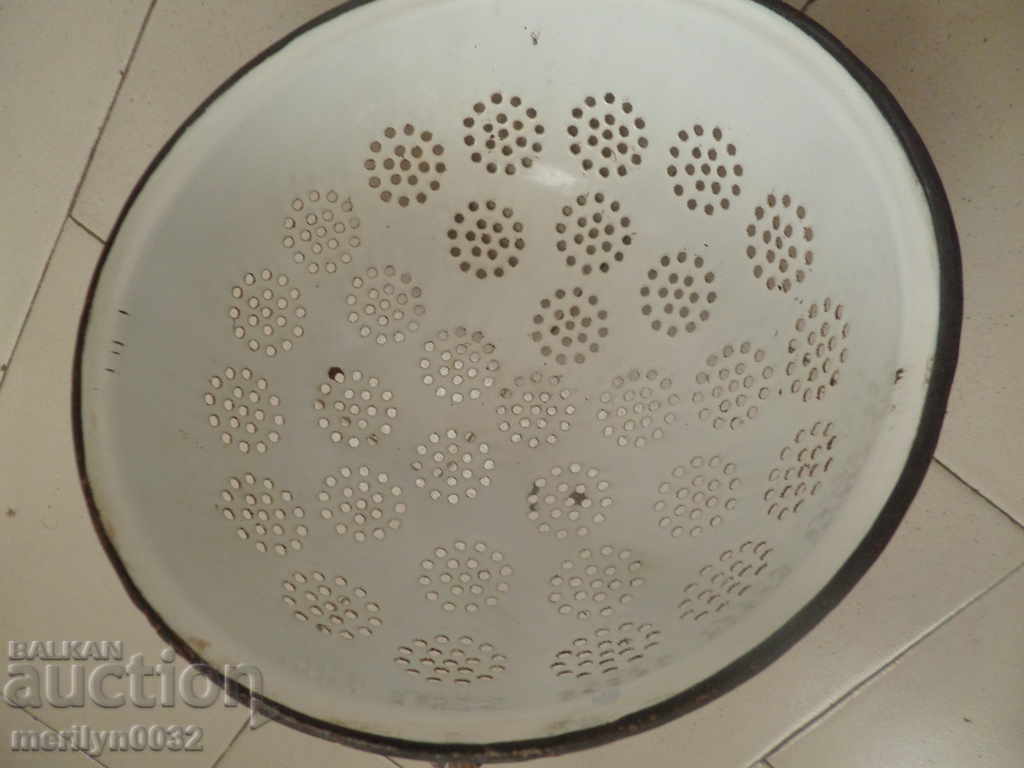 Old enameled colander, court with enamel injured by the People's Republic of Bulgaria with price 39.00 BGN | € 19.94 Old enameled colander, court with enamel injured by the People's Republic of Bulgaria with price 39.00 BGN | € 19.94